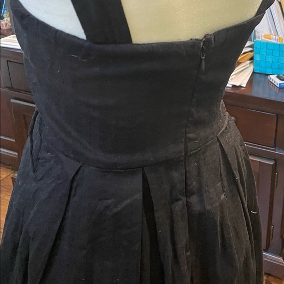 2 Charlotte Russe WHITE PLEAT & BLACK BUTTON DETAIL - Picture 8 of 8